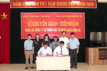 Lễ Công bố Quyết định chuyển giao, tiếp nhận tổ chức Đảng và Đảng viên Đảng bộ Công ty cổ phần Đầu tư Nước sạch Sông Đà.