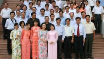 Tổng Bí thư Nông Đức Mạnh thăm và làm việc với Tổng công ty VINACONEX